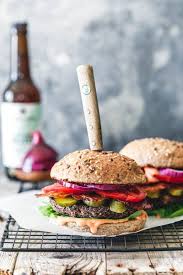 Der Weltbeste Black Bean Burger Eat This Vegane Rezepte Rezept Burger Sauce Burgersauce Vegane Lebensmittel
