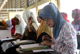 Wanita haid, dalam islam ada hukum khusus yang berlaku pada mereka. Perempuan Haid Bolehkah Berdiam Diri Di Masjid Republika Online