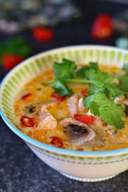 Soupe Thai Poulet Et Lait De Coco Tom Kha Gai Une Plume Dans La Cuisine Recettes De Cuisine Soupe Thai Poulet Recette Asiatique Facile