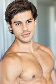 Chris Petrovski (7 de Abril de 1991)