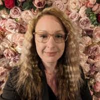 Vicki Bilderback's Instagram, Twitter & Facebook