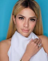 Berikut perubahan penampilan jennifer lopez hingga britney spears setelah 15 tahun berlalu sejak dulu sampai kini, penyanyi 47 tahun itu juga mempertahankan gaya rambut panjangnya yang. Awas Kaget Wajah Nikita Mirzani Di Foto Ini Kayak Britney Spears