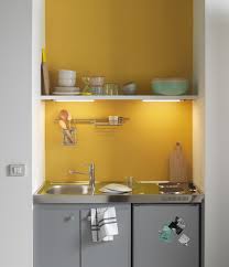 Changer Le Look D Une Kitchenette Etudiante En Apportant De La Couleur Avec La Peinture Jaune Granvia Apportez Du Solei Boiseries Peinture Jaune Deco Jaune