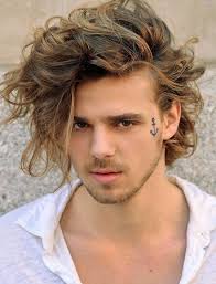Der vorteil von längeren haaren ist dass nicht nur ein toller alltagshaarschnitt gewählt werden kann. Surfer Hair Beach Boy Frisur Novocom Top