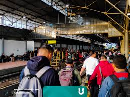 Larangan mudik lebaran 2021 akan. Mudik Lebaran 2021 Dilarang 1 Hari Cuti Bersama Tetap Ada Kumparan Com