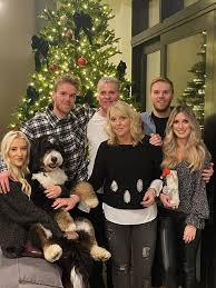 The comments were made in a group chat and directed at vancouver forward tanner pearson's wife and edmonton captain connor mcdavid's girlfriend. Connor Mcdavid On Twitter Happy New Year