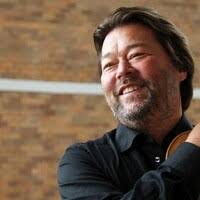 Kontserdisaalis. Robert Lakatos soleerib Korngoldi Viiulikontserdis