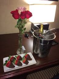 Ideas Faciles Para Organizar Cenas Romanticas En Casa Sorpresa Cumpleanos Novio Decoracion Cena Romantica Cena Romantica En Casa