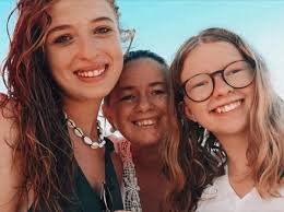 Quem És Nesta Família Addams?