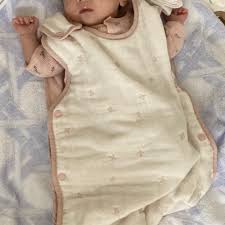 赤ちゃん 寝る 時 肌着 だけ