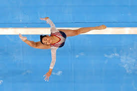 Sunisa lee poses with her olympic gold medal. Hntjagdvym9rhm