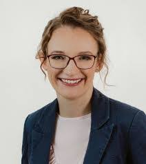 Anna Paruch's Instagram, Twitter & Facebook