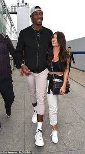 Love Island Winner Amber Breaks Down In Tears As She Arrives Home In 2021 Love Island Winner Love Island India Reynolds