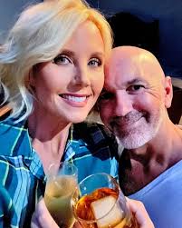 My bride @staciannc and I have been ships passing in the night with work  commitments over the last 2 weeks, so we took the chance to sit out back  and take in