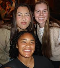 🥎 ELLA PARKER, ISABELA EMERLING & KASIDI PICKERING  https://www.instagram.com/kasidi.p?igsh=Yjg4ZGQxYmhyMG9z