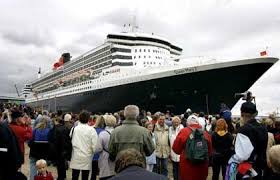 When the sun goes down, the spirits aboard the queen mary come out to play. Luxusliner In Hamburg Grosser Andrang Vor Queen Mary 2 Der Spiegel