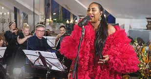 After having a regional premiere in 2006 in pasadena, california, the original west end production opened on june 2, 2009 at the london palladium, starring patina miller and produced by stage entertainment and whoopi go. Penthouse Privatkonzert Mit Einer Musical Diva Einem Designer Und Einem Klavierspielenden Immo Investor Leadersnet