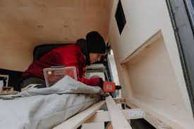 Ein kastenwagen ist eine aufbauvariante bei nutzfahrzeugen mit einem nach allen seiten hin fest umschlossenen laderaum. Bett Im Wohnmobil Camper Bett Bauen Bauanleitung