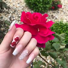 Red Roses And Neutral Lopezbrenda916 Quinceanera Nails Red Acrylic Nails Nail Designs So how do you choose the right red nail designs?