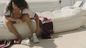 Non, non, non) ce soir. Les Sneakers Blanches Portees Par Moha La Squale Dans Son Clip Ma Belle Spotern