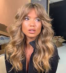 These Are The 9 Best Fall Hair Trends That Will Inspire Your Next Look Disco Hair Hair Styles Long Hair Styles