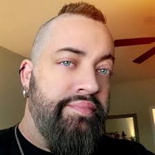 LIVE si Molly Tanner Ingram (@makeaminkywithmolly)