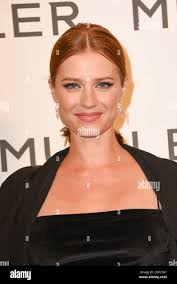 Alice Dufour arrive à la cérémonie d'ouverture de l'exposition "Thierry  Mugler: Couturissime" qui s'est tenue au Musée des Beaux-Arts de Paris,  France, le 28 septembre 2021. Photo de Mireille Ampilhac/ABACAPRESS.COM  Photo Stock -