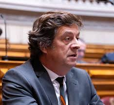 Deputado do PSD Salvador Malheiro reclama intervenção imediata para defesa  da costa no concelho de Ovar