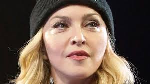 Check spelling or type a new query. Madonna Popstar Fallt Bei Auftritt Betrunken Vom Dreirad Welt