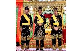 Siap cetak atau kirim email.full description. Jokowi Kenakan Kepala Kain Pakaian Adat Melayu Untuk Anak Gadis