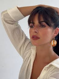 Pequenos gestos, rituais e peças fazem-me sentir mais forte, mais ligada às  pessoas que amo