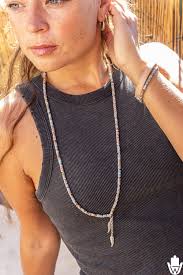 Long collier de perles Heishi pour homme