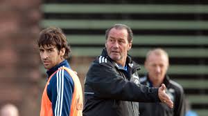 Schalke have sacked manager david wagner after his side conceded 11 goals in their opening two games of the 2020/21 bundesliga campaign. Schalke Hammer Legende Raul Als Nachfolger Fur Trainer David Wagner Im Gesprach Fussball