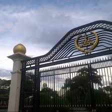 The moorish style istana iskandariah was built in 1926 after the big flood of the same year almost swept away the original palace, istana sri sayong. Fotos En Istana Iskandariah Kuala Kangsar Perak