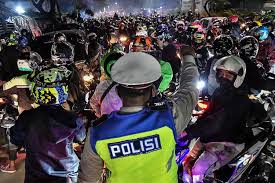 Idulfitri atau juga ditulis dengan idul fitri (bahasa arab: Ribuan Orang Nekat Mudik Ahli Ada Kesalahan Komunikasi Publik Sejak Awal Halaman All Kompas Com