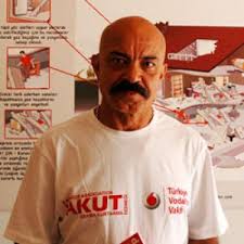 Cennet mahallesi i̇stanbul'un kenar semtlerinden biridir. Melih Cardak Biyografya