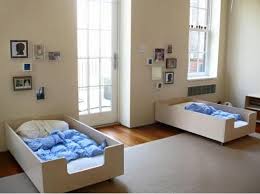 Cama Pequena Ao Inves Do Berco Diy Toddler Bed Toddler Beds Toddler Bedrooms