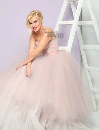 Η συνάντηση των κουμπάρων στο κέντρο της αθήνας και. Maria Mpekatwroy Giati Eisai Panta Toso Xaroymenh Maria Like Com Cy