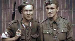 Powstanie warszawskie to pierwszy na świecie film fabularny zmontowany w całości z w trakcie powstanie warszawskiego, w nocy z 5 na 6 sierpnia 1944 r. Powstanie Warszawskie Kazdy Powinien Zobaczyc Ten Film