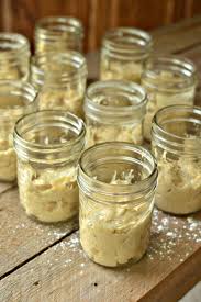 Get expert wedding planning advice and find the best ideas for wedding decorations, wedding flowers, wedding cakes, wedding songs, and more. Banana Bread In A Jar Diy Favors