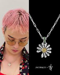 G-DRAGON PEACEMINUSONE クリップ DAISY Jacob & Co. x PEACEMINUSONE Pendant — a  limited-edition