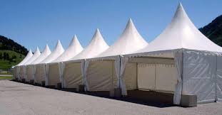La location d'un chapiteau permet de célébrer un mariage à toutes sortes d'endroits : Location De Chapiteau Lyon Rhone 69 Tente De Reception Monin Chapiteaux