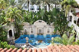 A Look Inside Gianni Versace S Totally Ridiculous Miami Mansion The Villa Casa Casuarina Versace Mansion Miami Mansion