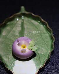 三日月 和菓子おじさん さんはinstagramを利用しています たんぽぽ 今日は伝統的な菊切り鋏を使い たんぽぽを切りました 春にふっとたんぽぽを見ると 暖かくなりますね 蒲公英 たんぽぽ 剪菊 鋏菊 ハサミ japanese dessert japanese sweets japanese sweet