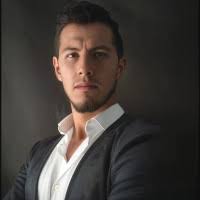 900+ perfiles de «Adrián Castillo»