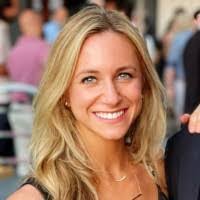 Jennifer Bas's Instagram, Twitter & Facebook