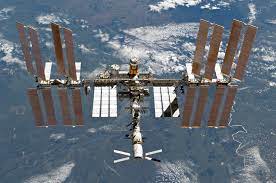 Ein stück weltraummüll hat die besatzung der internationalen raumstation iss über stunden in alarmbereitschaft versetzt. Internationale Raumstation Wikipedia
