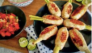 Ada banyak variasi menu masakan yang bisa dikombinasikan dengan sambal matah. Makan Malam Semakin Lahap Dengan Sajian Sate Lilit Sambal Matah Dan Tumis Brokoli Hioko Okezone Lifestyle