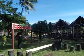 Jun 29, 2021 · selain museum, kawasan ini juga memiliki tempat wisata lain seperti kolam renang, danau, dan terapi ikan tentunya dengan pemandangan alam yang sangat memukau. Tempat Wisata Di Kuningan Terbaru 2021 Paling Hits