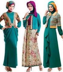 Baju gamis batik kombinasi polos adalah pilihan yang paling tepat sebagai baju kerja muslim yang wajib kamu masukkan ke dalam list baju kerja di lemari kamu. 9 Tips Dan Trik Padu Padan Atasan Batik Kombinasi Paling Pas Untuk Segala Situasi Di 2018